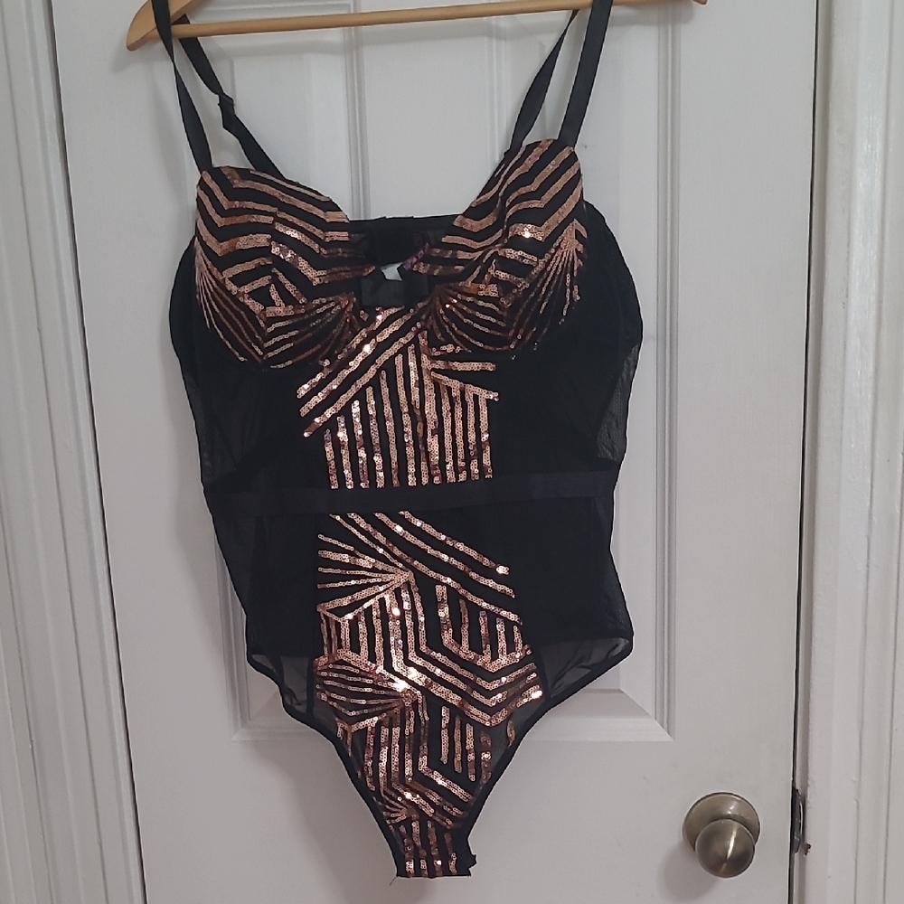 NWOT Chic Black and Gold Sequin Bodysuit
